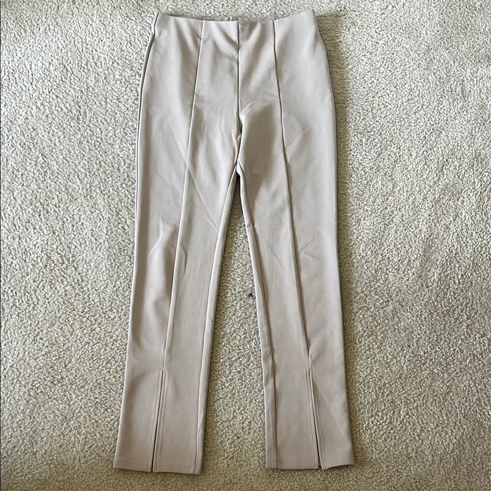 GREY LAB Cream Skinny Pants with Tailored Silhouette